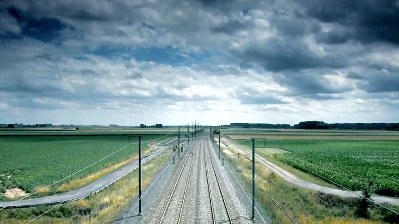 画像: 街を、草原を、山道を。縦横無尽に走り抜け！Kawasaki Versys 2010 - YouTube