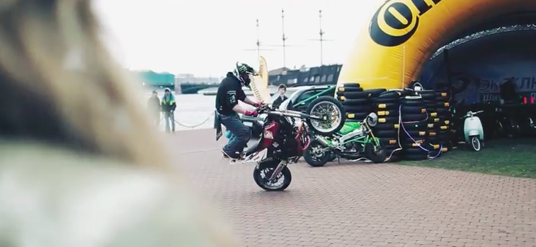 画像6: ロシア男なら、バイクの腕で女を口説くぜ、の巻