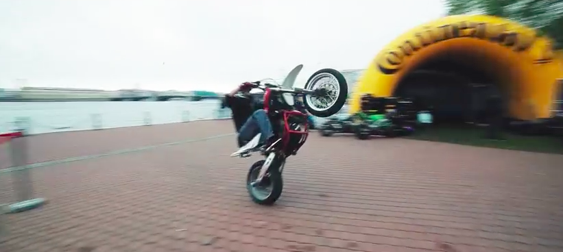 画像4: ロシア男なら、バイクの腕で女を口説くぜ、の巻