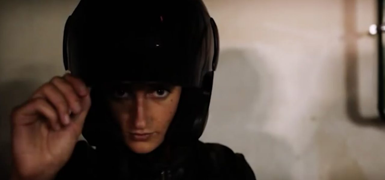 画像2: ドカ乗りの美女がドカ乗りのひげ男に惚れる。恋は実るのか??