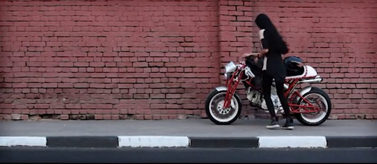 画像10: ドカ乗りの美女がドカ乗りのひげ男に惚れる。恋は実るのか??