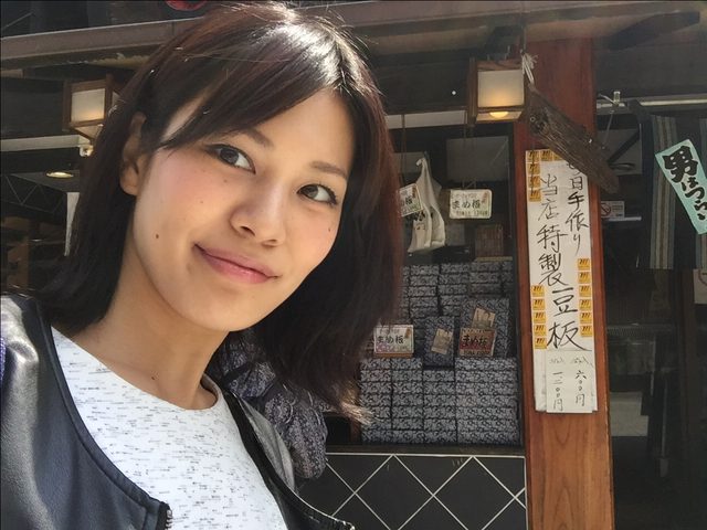 画像: 気分はルンルンです♪♪♪ ところとこ歩くと…可愛らしい駄菓子屋さんを発見! 次回の下町柴又の駄菓子屋さんの巻をお楽しみ〜♡