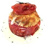 画像: 丸ごとトマトに詰めた ヤリイカリゾットのオーブン焼き ゴルゴンゾーラのクリームソース:1500円 中身をくり抜いた2Lサイズの大きなトマトにヤリイカのリゾットを詰め、チーズをたっぷり乗せてロースト。焼けたチーズの香ばしさ、トマトの酸味、コクのあるゴルゴンゾーラソースと、様々な味わいが一皿で味わえるリゾットです。