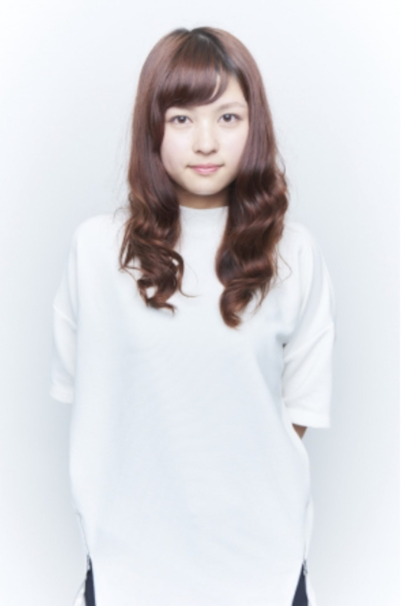 画像: 藤田菜々子 Nanako Fujita 20 出身地/居住地 福岡/山口 血液型 AB 生年月日 1995/3/5 169cm <自己PR> 音楽を聴くこと、歌うことが好きなどこにでもいる普通の女の子です。 田舎に住んでいるから、東京は遠いから、という言い訳はやめて今回思い切って応募しました。グランプリ目指して不器用なりに精一杯頑張ります。