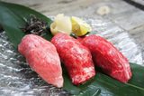 画像: 焼肉「いのうえ」A5ランク和牛 特選和牛炙り握り ¥1,200- (税込)