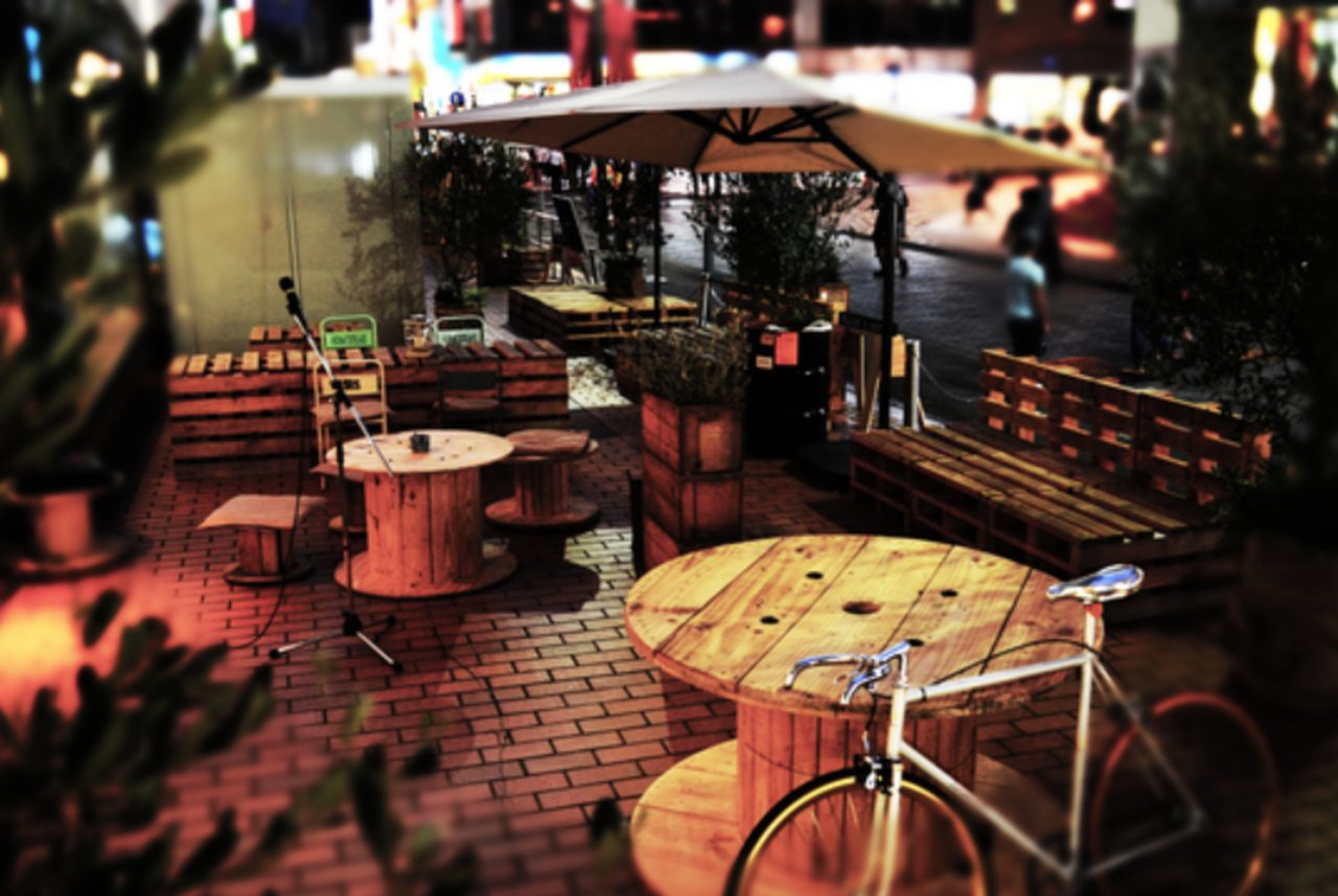 画像1: 期間限定の屋外カフェ「OASIS」がオープン