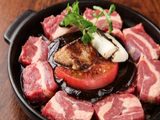 画像: 熟成牛肉とフォアグラの牛鍋 1台1,980円 上質な割り下に京味噌加えた濃厚出汁で、旨味の増した熟成肉とフォアグラを一緒に楽しめる限定牛鍋