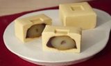 画像: 和菓子 大吾 爾比久良(にいくら) 販売店舗:本店、東横 <秘書のおすすめポイント> •天皇献上品という由来とめずらしさが良い。自分で買って食べるタイプのお菓子ではないので贈り物にするととても喜ばれます •実店舗が一店舗のみなので入手しづらく希少価値があります。ずっしりとして高級感があるのも嬉しいです。