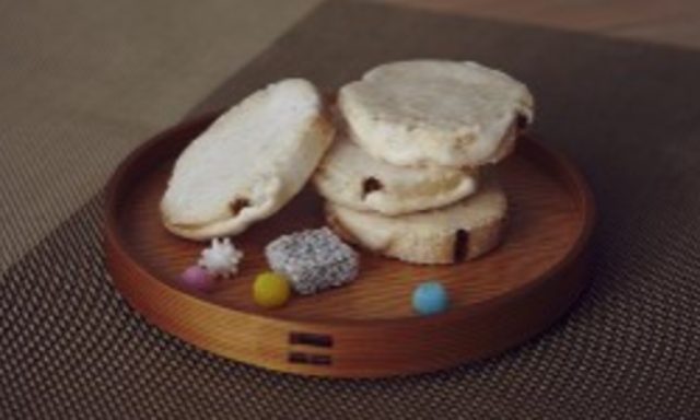 画像: 菓匠 菊屋 利休ふやき 販売店舗:本店、東横、吉祥寺、たま、町田、日吉 <秘書のおすすめポイント> •舌の肥えた方も納得の味わい。カリッとした軽い歯ざわりの麩は香りが良く、麩の周りを包む砂糖は上品な甘さは男女を問わず、好かれる味と食感だと思います。 •「利休ふやき」というネーミングも何か風格を感じるところが良いです。見た目も味もシンプルで上品。