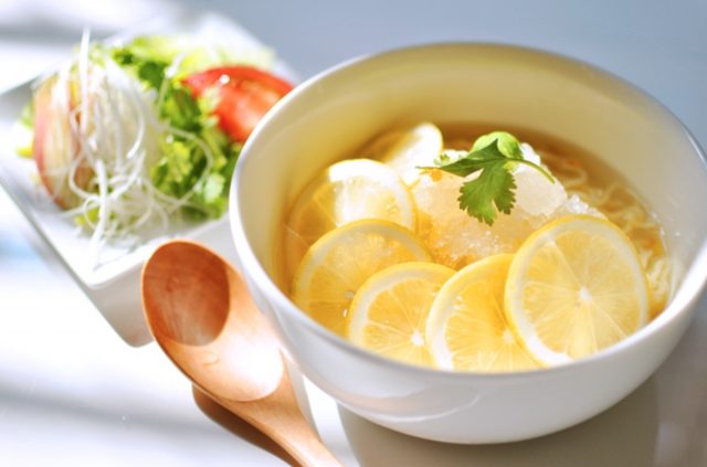 画像: 日本初上陸!!ハワイの麺料理「サイミン」こと『氷レモンラーメン』と『カレーレモンラーメン』が期間限定で発売!