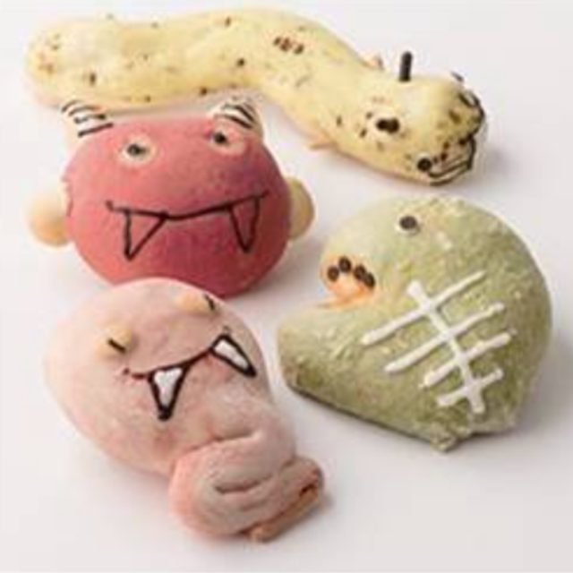 画像: 中にはフルーティなクリーム入り。 <アルサスローレン>妖怪パン各種 各216円/地下1階