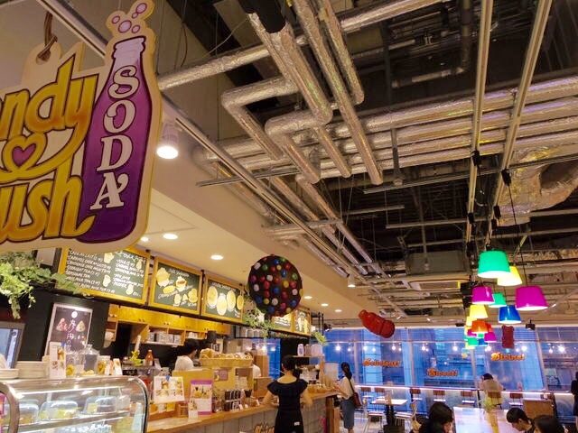 画像3: キャンディークラッシュソーダワールドを堪能できる、こだわりの店内