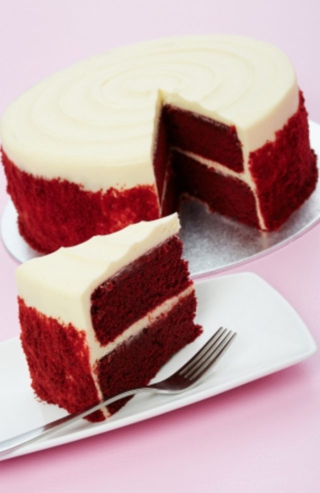 画像: 【Layer Cakes】 シンプルに生地をたっぷりと楽しみたい方にはカットケーキはいかがですか?スタンダードなフレーバーを3種類ご用意。ご注文に応じてホールで、メッセージをお入れすることもできます。 1カット ¥600