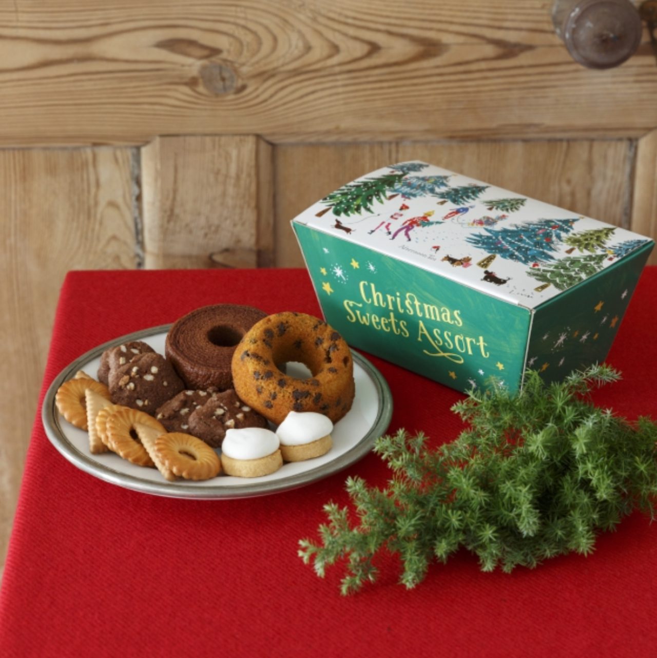 画像: ■商品名：クリスマス スイーツアソート ■価格：1,620円（税込） ■販売開始：11月1日（日） ■商品説明：冬のスイーツが愉しめるアソートセット。丁寧に焼き上げた個性豊かな味わいをお愉しみください。