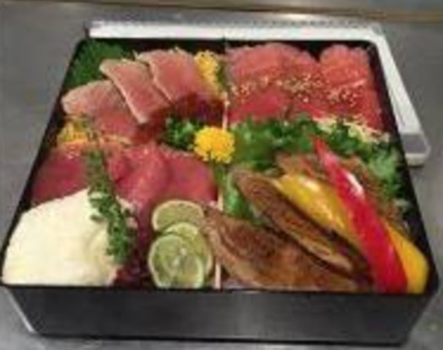 画像: 「刺身」「たたき」「づけ」「焼き」の4種の調理法を食べ比べ 近大マグロ食べ比べ重 3,500円