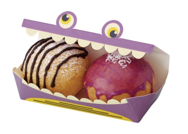 画像: ・ポン・デ・シュードーナツ 紫いも&クッキークリーム (194円) 外はさっくり、中はもっちりとした食感の生地に、紫いもホイップを詰め、紫いも風味のグレーズ(糖蜜)でコーティングし、ココナツをトッピングした商品と、チョココーティングした細かいココアクッキーを混ぜたホイップを詰め、チョコとパウダーシュガーでデコレーションした商品の2個セット。