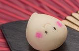 画像: <ハロウィンがはじまるよ> 上生菓子・練り切りでできたオバケの和菓子。熟練の職人がひとつひとつ作る可愛らしい見た目の通り、優しい味に仕上がったお茶席でも召し上がれる一品。 価格:270円(税込)