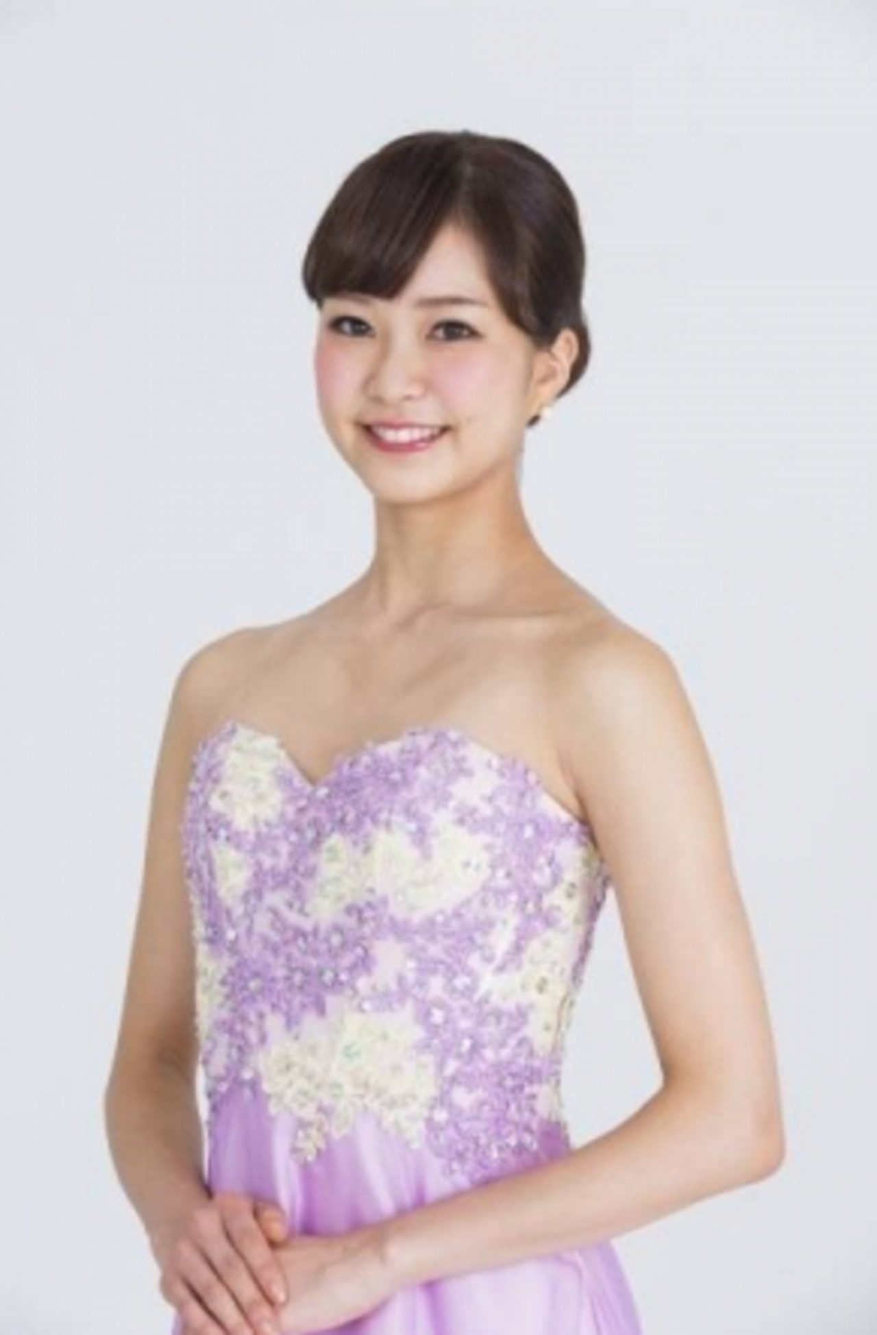 画像: ● 2016準ミス・インターナショナル日本代表第3位 下村彩里さん (東京都、21歳、大学生、173cm) コメント：ちょうど1年前の今日、私はイタリアに旅立ちました。そんな勇気を持って新たな一歩を踏み出した日の1年後に、受賞する事ができて嬉しいです。 これからミス・インターナショナルのボランティアに参加する中、新しい活動、出会いを発見できる事に喜びを感じております。