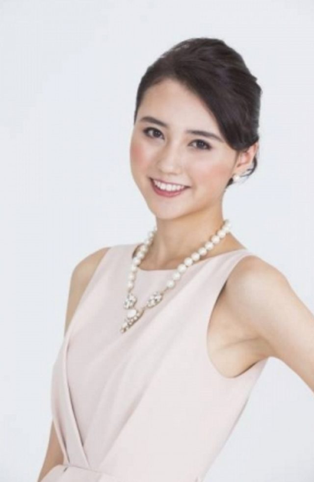 画像: ● 2016ミス・インターナショナル日本代表 山形純菜さん (岩手県、21歳、大学生・読者モデル、164cm) コメント:審査の時のスピーチがうまくいかなかったので、受賞した瞬間は本当に驚きました。ステージの真ん中に立てることが、本当に幸せで嬉しい気持ちでした。 私の夢はアナウンサーですが、2020年のオリンピックに関わることで、日本だけにとどまらず、世界で活躍していきたいです。