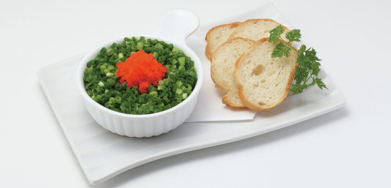 画像: ねぎとろとアボカドのタルタルディップ(590円) 具沢山の山盛りディップには隠された秘密が…頼んで頂いた方だけのお楽しみ!