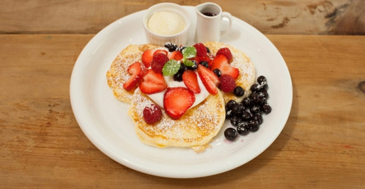 画像: Mix Berry / ミックスベリー　￥1,150 たくさんのベリーとパンケーキをお楽しみいただけます。ベリーソース、フレッシュクリーム、バニラアイスを添えて。