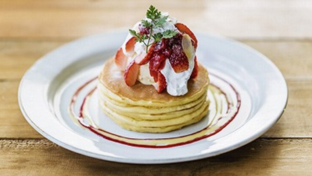 画像: ●パンケーキ (by J.S. PANCAKE CAFE) 「J.S. PANCAKE CAFE」の国産小麦・発酵バターを使用したふわモチ生地のパンケーキに、フレッシュなオリジナルソースや、フルーツなどをトッピングしたスウィーツパンケーキや、アボカド&サーモンなどお食事でもご利用いただけるパンケーキメニューなど、バリエーション豊富なパンケーキをお楽しみください。