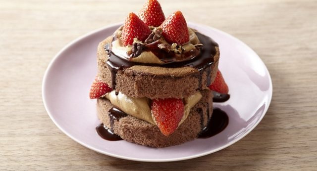 画像: イチゴのモカチョコケーキ