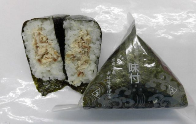 画像: 味付海苔 焼さば 115円(税込) ■発売開始日:2015年11月24日(火) ■発売地区 :九州(福岡県・佐賀県・大分県) 脂ののった焼さばを入れたおにぎりです。 味付け海苔の甘い味付けが焼さばと良く合います。