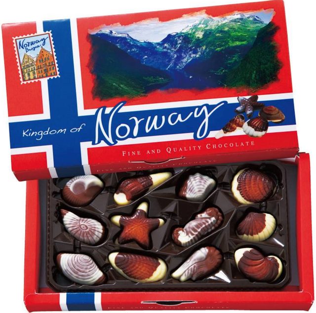 画像: ■ノルウェー:シーシェルチョコレート ヘーゼルナッツプラリネをホワイトチョコとミルクチョコで包んだシーシェルチョコレート。 北欧のチョコレートは世界的にも美味しいと言われていて、独特の味わいでお土産にも向いている品だそうです。