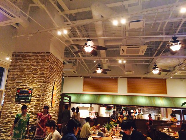 画像: 開放感のある店内、110席と広々