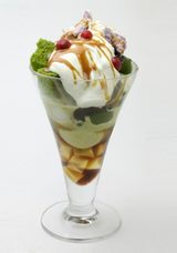 画像: 品名:蓬莱(ほうらい) 提供価格: 1,386円(税込) 販売期間 :【本店】2016年1月1日(金)~1月上旬、【伊勢丹店】2016年1月2日(土)〜1月31日(日) ※予告なく終了時期が変更となる場合があります。 提供店舗 :茶寮都路里 祇園本店・京都伊勢丹店