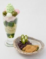 画像: 商品名:寿(ことぶき) 提供価格: 1,415円(税込) 販売期間 :【本店】2016年1月1日(金)~1月17日(日)、【伊勢丹店】2016年1月2日(土)〜1月4日(月)、【高台寺店】2016年1月1日(金)~1月17日(日) ※予告なく終了時期が変更となる場合があります。 提供店舗 :茶寮都路里 祇園本店・京都伊勢丹店・高台寺店
