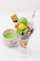 画像: 品名:花笑み(はなえみ) 提供価格: 1,566円(税込) パフェ単品は1,350円 販売期間 :【高台寺店】2016年1月1日(金)~1月17日(日) ※予告なく終了時期が変更となる場合があります。 提供店舗 :茶寮都路里 高台寺店