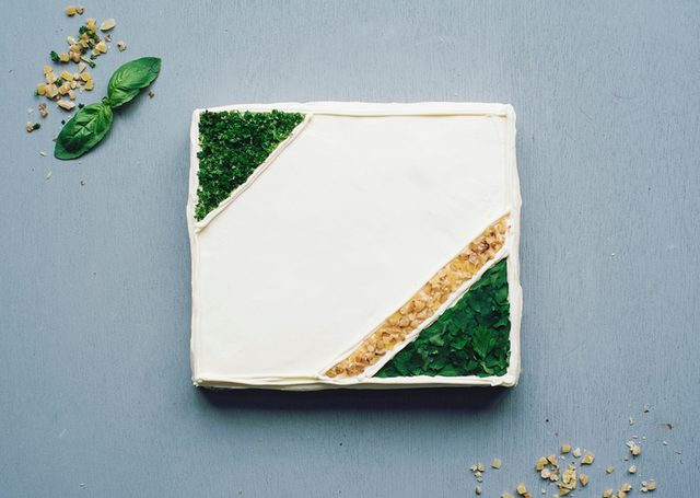 画像: 「ローストチキン&ジェノベーゼペーストのケーキイッチ」