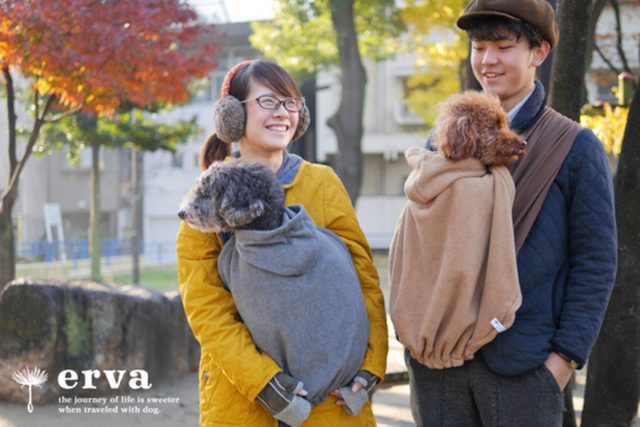 画像: 犬用抱っこ紐 ドッグスリングの上からすっぽり被せられる!