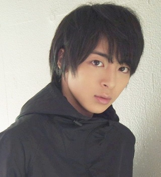 画像: 高杉真宙(Takasugi Mahiro) 1996年7月4日生。 福岡県出身。 ドラマ: 2016年2月5日スタート 毎週金曜23:15~ テレビ朝日系の「スミカスミレ 45歳若返った女」出演 舞台 : 2016年5月13日~6月12日「闇狩人」主演