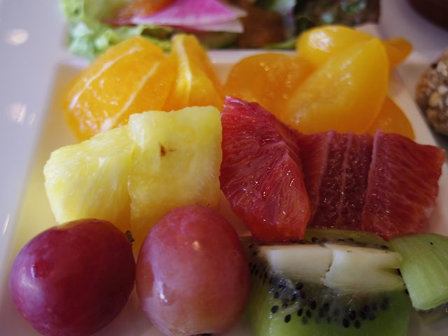 画像: 新鮮なフルーツや野菜がたっぷり摂れます