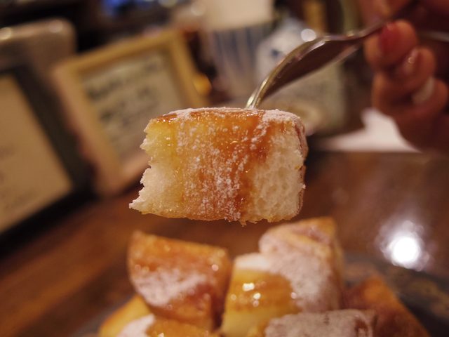 画像2: 大人のデミタスに合う甘いトーストを注文。