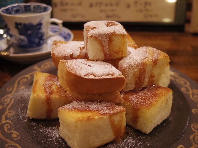 画像1: 大人のデミタスに合う甘いトーストを注文。