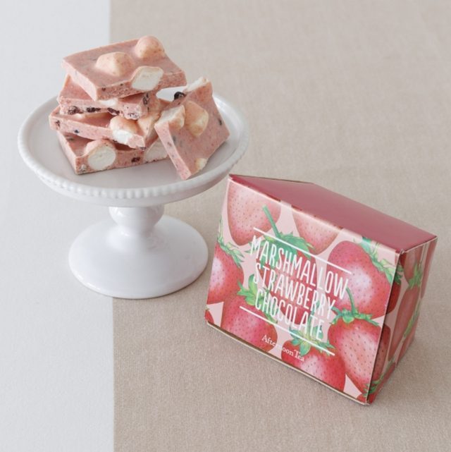 画像: ■商品名:マシュマロストロベリーチョコレート ■価格:864円(税込) ■販売開始:2月15日(月) ■商品説明:甘酸っぱいドライベリーをちりばめた苺味のチョコレートにマシュマロをトッピングした人気のチョコレート。(60g)
