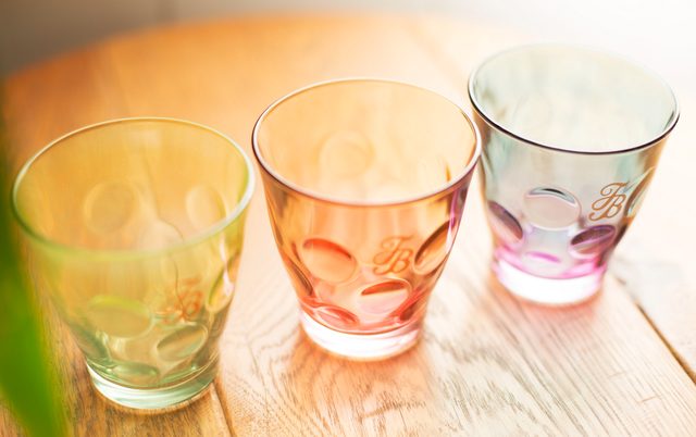 画像: ●スプリングアウターまたはセーターをお買上げの先着200名様にTommy Bahamaオリジナルグラデーショングラスをプレゼントいたします。(なくなり次第、終了となります。)