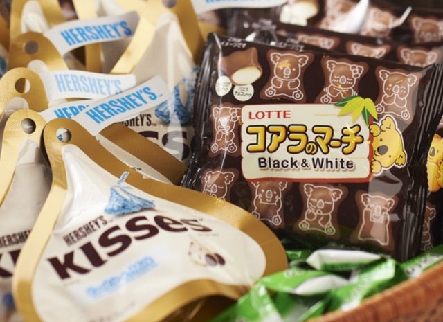画像: (お菓子バー)ロッテのお菓子が楽しめる