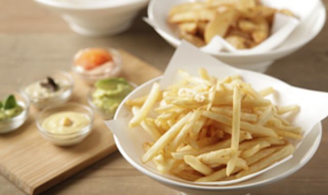画像: えらべるフレンチフライ 5種のカラフルマヨディップ 700円 お好みのポテトを3種(細切り・皮付き・スパイシーなカーリーポテト)の中から選び、5種のカラフルマヨディップ(フムス・バジル・トマト・アボカド・オリーブ)につけて楽しみます。