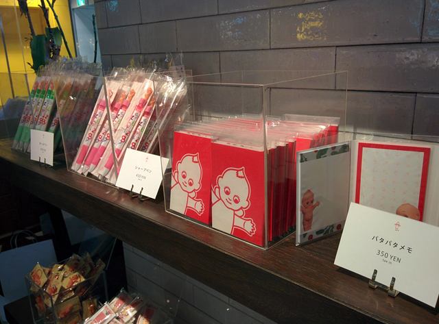 画像: 店内ではグッズも販売しています