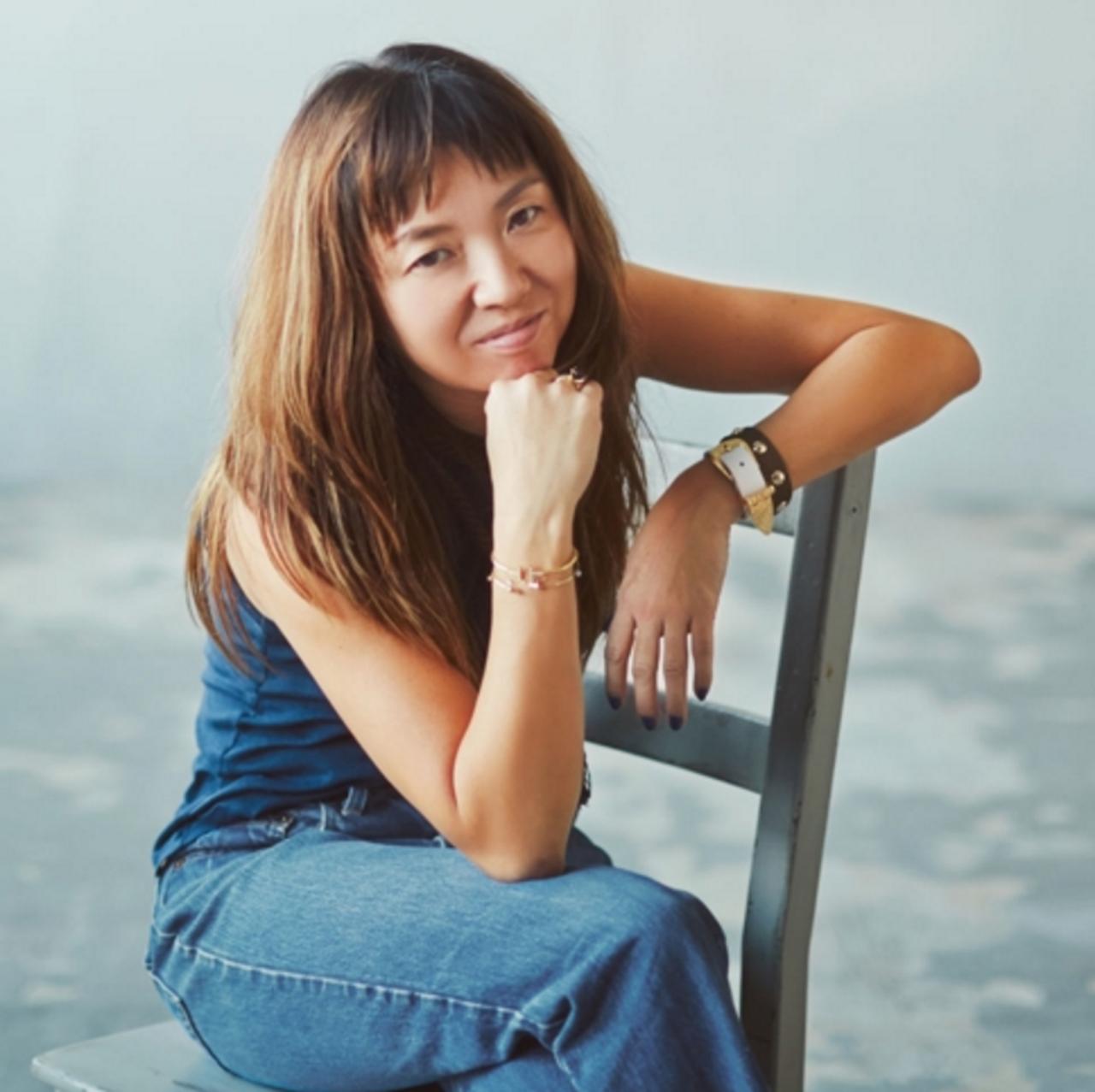 画像: 安西こずえ プロフィール 愛称は「コズコズ」 「InRed」「VERY」「otonaMUSE」など数々の雑誌、広告などで活躍するスタイリスト。そのナイスなセンスとイケてるキャラクターで、業界でもファン多しの人気者。インスタグラムも話題でフォロワー数も伸びる一方、意外にもメンズ畑の出身で、男性のスタイリングにも定評がある。