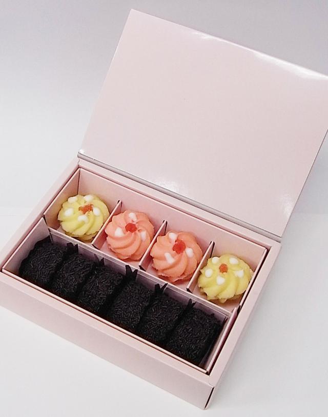画像: 【プティフールE:3種10個入 1,404円(税込)】 フランボワーズ、プラリネの2種のソフトクッキーとチョコレートを纏った人気のガトーアナナを詰め合わせました。 販売期間:2016年3月1日(火)~3月14日(月)
