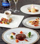 画像: 【ホワイトデープレミアムディナー:ペアで20,000円(税込・サービス料別)】 ・鴨の燻製とオレンジ キノコのフランとグレッグ デクリネゾンの旨味 ・帆立貝のポワレ ホワイトアスパラガスと共に トマト風味のショロンソース ・東京會舘伝統の舌平目洋酒蒸 ボンファム ・牛フィレステーキ いろいろ根菜のエチュベと共に シャトーソース ・ホワイトチョコレートのムース バラのジュレと共に ・コーヒー または 紅茶