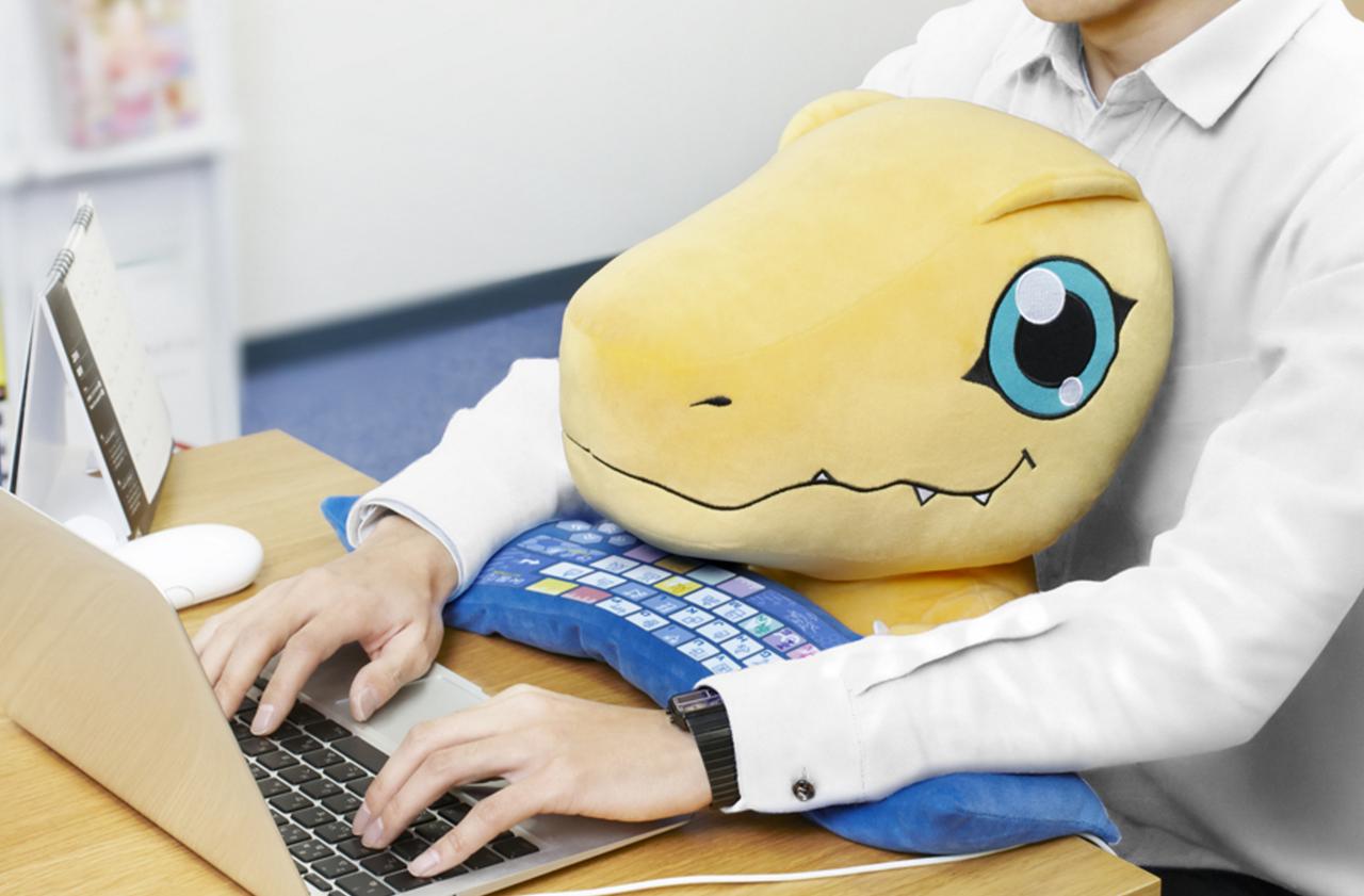 デジモンアドベンチャーtri デジモン　アグモン　PCクッション アグモンがかわいいPCクッションに進化！ 劇場アニメ「デジモン