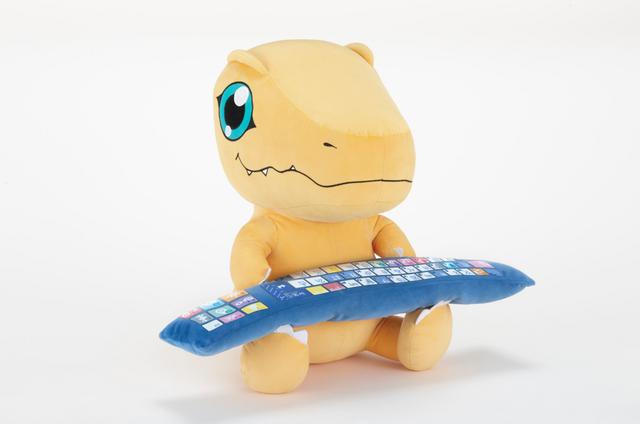 画像1: 劇場アニメ「デジモン」のアグモンがぬいぐるみ型PCクッションになって登場!