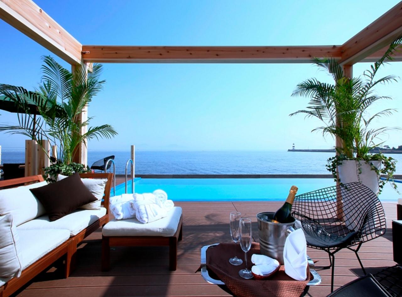 画像2: 行ってみたい!創業108年「ホテル南風楼」の“海と空に浮かぶ”
ガーデン・テラス・プール